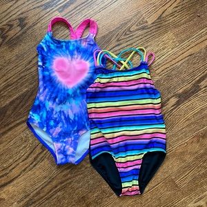 2 Girls Swimsuits